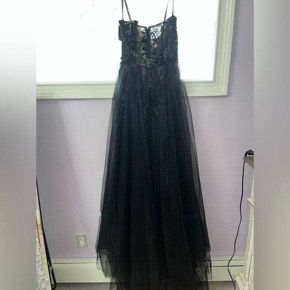 Dress - Picture 3 of 4